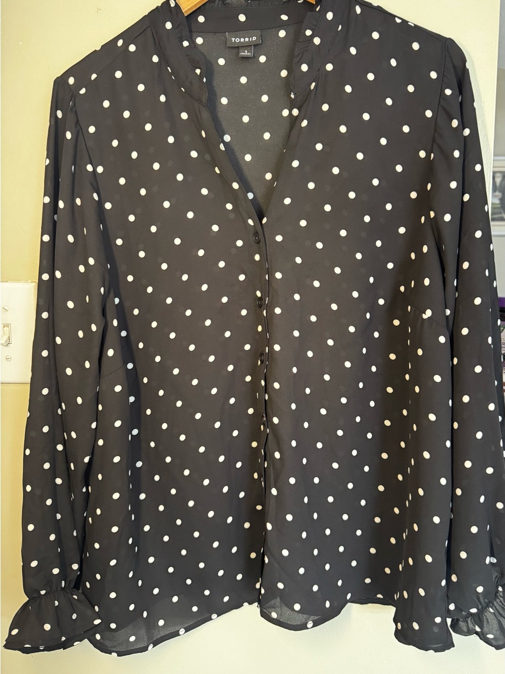 Torrid Women's Black/White Polka Dot V-Neck Button Ruffle Blouse Long Sleeve XL